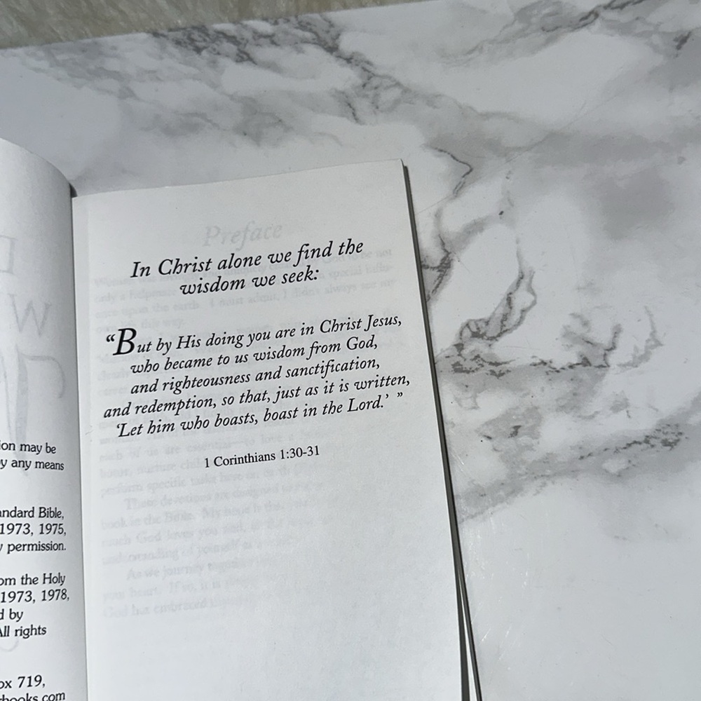 Daily Wisdom for Women Book - Picture 4 of 7